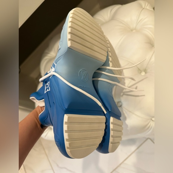 Louis Vuitton Sneakers - Picture 3 of 3